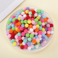Vente directe d'usine de pompons faits à la main bricolage polyester coloré petits pompons pompons de noël