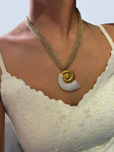 Xinru thép không gỉ phóng đại nhựa trắng lá ốc xà cừ Mặt trời Mặt Dây chuyền vòng cổ cho phụ nữ thời trang dệt kim lưới vành đai chuỗi 2025 mới - Product Image 2