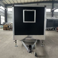 Remorque de cuisine mobile avec cuisinière à gaz quatre brûleurs, four et hotte aspirante pour cantine de chantier, directement de l'usine