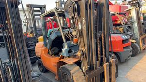 Original Japan To-y-ot-a 5 Ton Diesel <b>Forklift</b>, TO-YOT-A FDZN50 Heavy-Duty Counterbalance <b>Forklift</b> for Factory Yard - Product Image 4