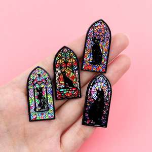 Pin de Metal em Liga de Zinco com Design de Janela de Vidro Prismático Misterioso, Tema Fantasma Gótico Animal Fada Preto, para Amigos - Product Image 2