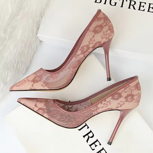 Escarpins noirs en satin légers et élégants avec strass, à bout pointu, pour femmes, idéaux pour les soirées et occasions spéciales - Product Image 2