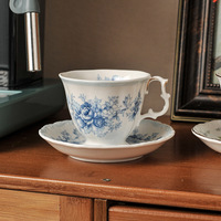 Ensemble de tasses à thé de l'après-midi en céramique légère et rétro avec fleur de rose Ensemble de tasses à café en céramique à bord doré créatif
