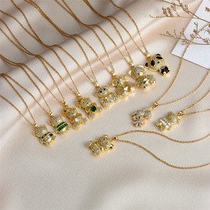 قلادة نحاسية أنيقة مرصعة بالكامل بالزركونيا المكعبة قلادة على شكل دب لطيف - Product Image 1