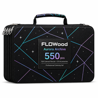 FLOWood Aurora Archive – Ensemble de 550 pièces : 520 crayons de couleur, 30 accessoires de dessin, étui de transport multicouche à fermeture éclair pour artistes