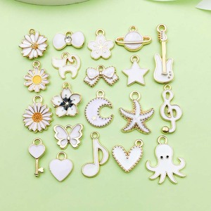 Breloques pendentifs en alliage blanc mélangé pour la fabrication de bijoux DIY, diverses formes, y compris fleur, étoile, lune, note de musique, pieuvre - Product Image 1