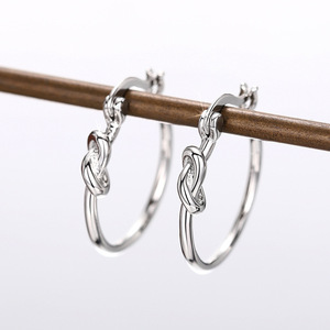 Orecchini a Cerchio Opachi con Nodo per Donna, Semplici Orecchini a Cerchio Rotondi, Gioielli di Moda Quotidiana - Product Image 1