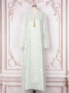 Robe longue Abaya élégante et respirante pour <span class=keywords><strong>femme</strong></span>, style européen et américain, avec estampage doré et pendentif à pompon, en polyester, pour mariage d'automne 2026 - Product Image 4