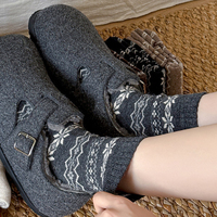 Chaussettes en laine de mouton épaisses et chaudes pour femmes et filles, mode d'hiver, chaussettes rétro à motif de flocons de neige, chaussettes mi-mollet à revers