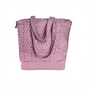 Bolso tote de algodón acolchado con estampado de lavanda, asas suaves, estilo bandolera espacioso para compras, viajes, oficina y uso diario. - Product Image 1