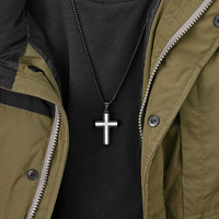 Vente en gros d'accessoires de bijoux de mode en acier inoxydable noir rose et or pour hommes collier pendentif croix bicolore en zircon créatif
