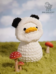 Peluche BaaBaaKnit Little Duck Doll, adorable canard jaune, crochetée à la main avec rembourrage en coton PP et tissu - Product Image 4