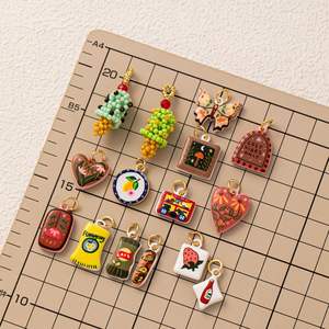 Magische Weidefluisteringen |   18K verguld messing bedels met handgeschilderd emaille-effect voor het maken van sieraden |   Grillige hemelse hanger - Product Image 5