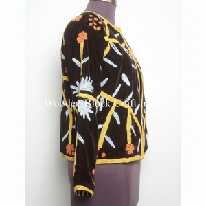 Veste en velours Suzani à broderies florales, look incroyable, veste d'hiver, manteau pour femmes, veste courte Suzani pour femmes - Product Image 1