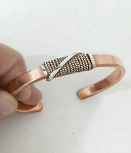 Brazalete de cobre hecho a mano con detalle magnético, diseño ajustable para hombres y mujeres, joyería de moda y regalos. - Product Image 3