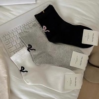 Chaussettes en coton pour femmes en gros, chaussettes à nœud brodé, chaussettes décontractées pour le quotidien, chaussettes pour dames