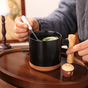 แก้วเซรามิกพร้อมที่จับไม้ สีพื้น แก้วเดี่ยว สำหรับคู่รัก ใช้ในออฟฟิศ ของขวัญทางธุรกิจ แก้วกาแฟ - Product Image 1