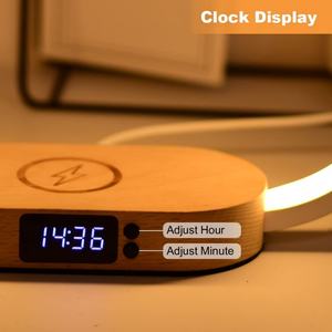 Vente d'usine : Lampe de chevet en bois à intensité variable avec chargeur sans fil et horloge - Product Image 5