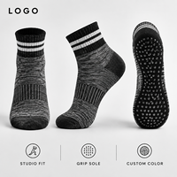 Chaussettes de Pilates à soutien de la voûte plantaire, antidérapantes, à talon ouvert, à semelle pleine, ajustement parfait, rayures noires et grises, pour studio, OEM, marque privée, échantillonnage en vrac, emballage