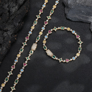 Collana Geometrica con Zirconi Colorati, Gioiello Raffinato e Alla Moda, Design a Stella, Rotondo, Quadrato, Triangolare, Arcobaleno in CZ - Product Image 4