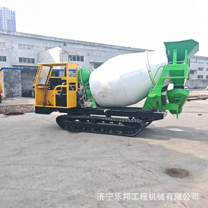 Camion malaxeur à béton sur chenilles, système hydraulique tout-terrain, utilisation en construction - Product Image 3