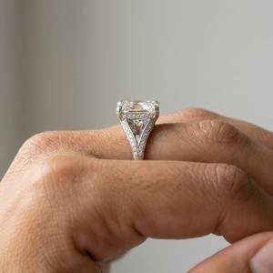 แหวนเพชรแพลตตินั่มแฟชั่นสำหรับผู้หญิง เครื่องประดับหรูหรา ดีไซน์คลาสสิกทันสมัย เหมาะสำหรับงานหมั้นและสวมใส่ในชีวิตประจำวัน - Product Image 5