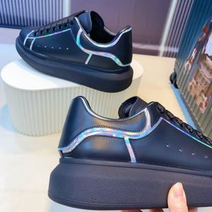 Chaussures de skate décontractées en cuir pour femmes, plates, personnalisées, noires, à lacets, tendance, et chaussures de sport Alexand pour hommes - Product Image 6