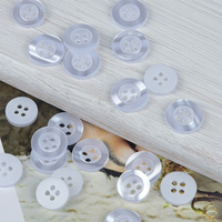 Kancing Plastik Poliester 4 Lubang Gaya Fashion Mutiara Putih untuk Kemeja Kerah Lebar Kancing Resin Datar