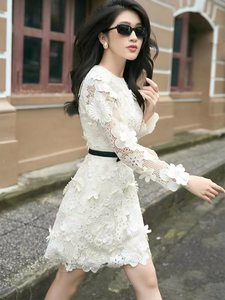 Sexy <span class=keywords><strong>o</strong></span> cuello adelgazamiento de un solo pecho ahueca hacia fuera los vestidos de encaje de las mujeres de manga corta vestido blanco de noche - Product Image 3