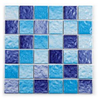 Carreaux de piscine en mosaïque de verre moderne pour piscines d'hôtel, de villa et d'école Mur intérieur personnalisé résistant au chlore et à la réfraction de la lumière sous-marine