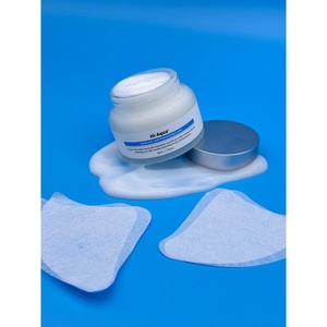 Crème à l'acide hyaluronique végane et sans cruauté animale, accompagnée d'un patch pour les joues, pour une hydratation supplémentaire des soins de la peau - Product Image 2