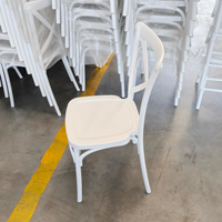 Chaise empilable en résine plastique blanche à dossier en X, prix abordable, pour hôtels modernes, banquets, événements, fêtes et mariages