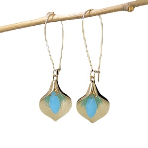 Orecchini Pendenti Boho a Forma di Petalo di Orchidea con Dettagli in Cristallo, Design Vintage, Accessori di Moda per Donne - Product Image 5