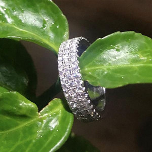 Anello da donna in stile naturale minimalista con design scintillante intarsiato, gioielli alla moda - Product Image 4