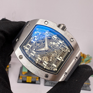 Montre mécanique pour homme de style racing, série 67-01, boîtier de luxe en forme de barillet, cadran à chiffres numériques grands et creux, automatique, étanche - Product Image 1