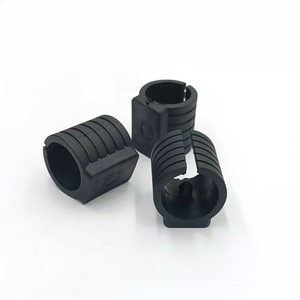 Abrazadera de Plástico en Forma de U de Shih Hung Plastics, con Base Plana y Adhesivo, Color Negro, para Fijación de Tuberías - Product Image 2