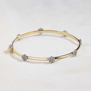MSB-663 สร้อยข้อมือเมสซี่ จิวเวลรี่ 9K สองสี แบบมีบานพับ ประดับเพชรทรงดอกโคลเวอร์ - Product Image 1