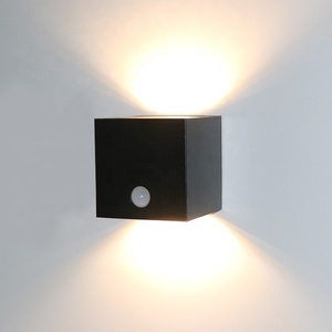 Luminaires de clôture extérieurs solaires intérieurs et extérieurs étanches Applique murale extérieure active automatiquement dans l'obscurité - Product Image 3