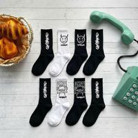 Chaussettes mi-mollet unisexe respirantes en tricot, motif visage souriant Hip-Hop inversé pour design Swoosh, usage quotidien, noir et blanc numérique