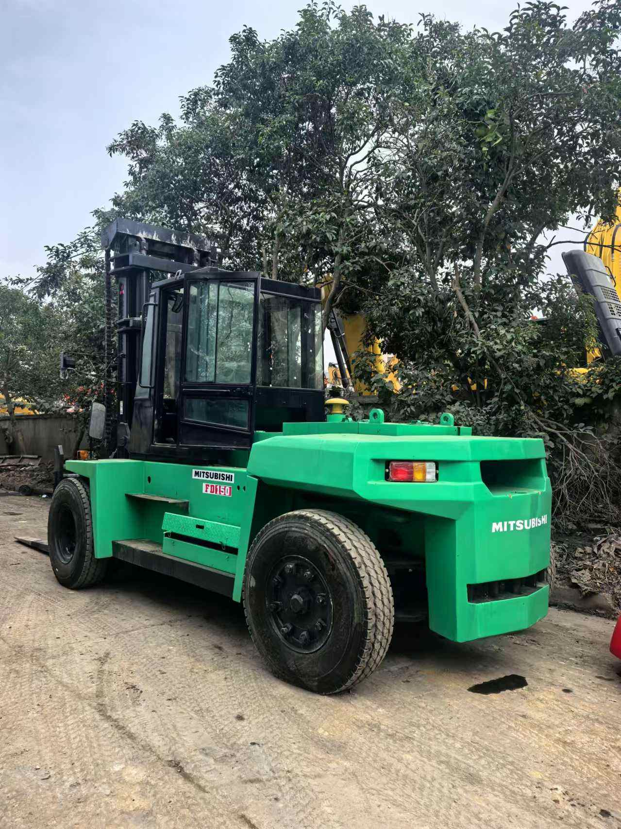 สีเขียว