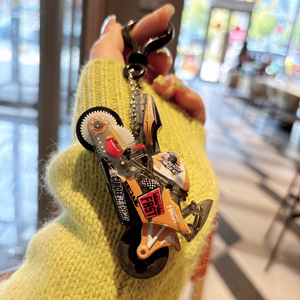 迷你赛车摩托车玩具钥匙扣，带回力功能，彩色塑料自行车挂饰，适合儿童和收藏家 - Product Image 5