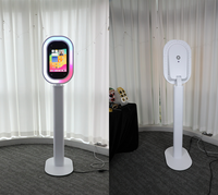 Photobooth économique à installation facile avec application et télécommande, éclairage d'ambiance LED RGB à double contrôle, avec flight case pour événements