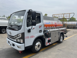 Camion-citerne mobile Dongfeng 4x2 de 3000 litres (3 m³) en alliage d'aluminium léger avec distributeur de carburant - Product Image 2