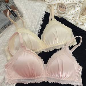 Conjunto de sujetador de copa triangular sin aros, push-up, transpirable, sexy, fino, con borde de encaje francés satinado, tirantes ajustables de punto y espalda en U. - Product Image 5