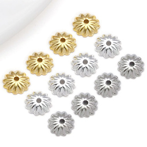 Accessoires de bijouterie en forme de fleur, plaqués or et argent, pour projets créatifs, taille 10 mm - Product Image 1