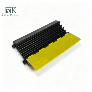 Rampe de protection de câbles haute qualité, robuste, 4 canaux, protection de câbles de sécurité - Product Image 1