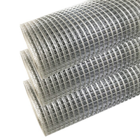 Rouleaux de grillage soudé en acier inoxydable et galvanisé à mailles carrées pour la construction de clôtures et les cages à oiseaux en fil de fer