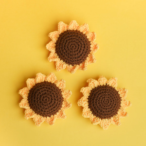 Fleur de tournesol tricotée à la main en fil, 12 pétales, 7 anneaux, fleur simulée pour décoration d'anniversaire, style moderne, respectueuse de l'environnement - Product Image 2