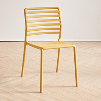 Chaise de salle à manger empilable en plastique PP rayé, chaise de patio extérieure résistante aux intempéries pour restaurant, hôtel et jardin (usage intensif)