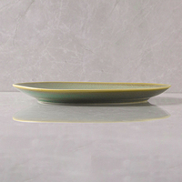 Décor à la maison assiettes empilables rustiques Restaurant assiette triangulaire de haut niveau en céramique 8.25 pouces tacheté couleur verte pain Platos